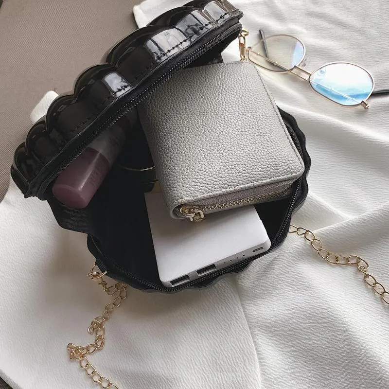 Shell Chain Shoulder Bag
