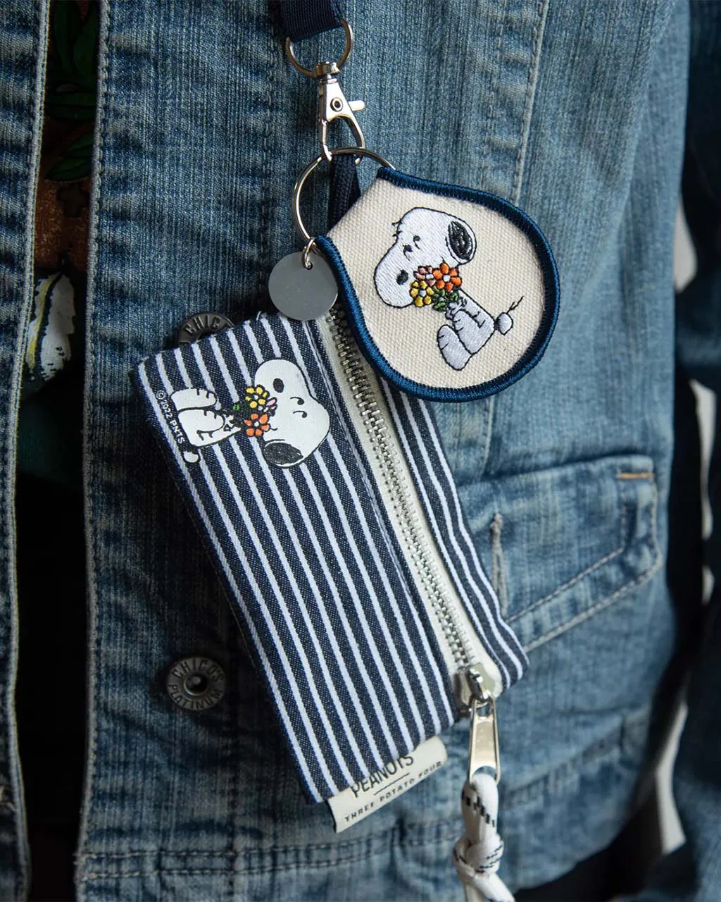 Snoopy Bouquet Lanyard Zip Wallet